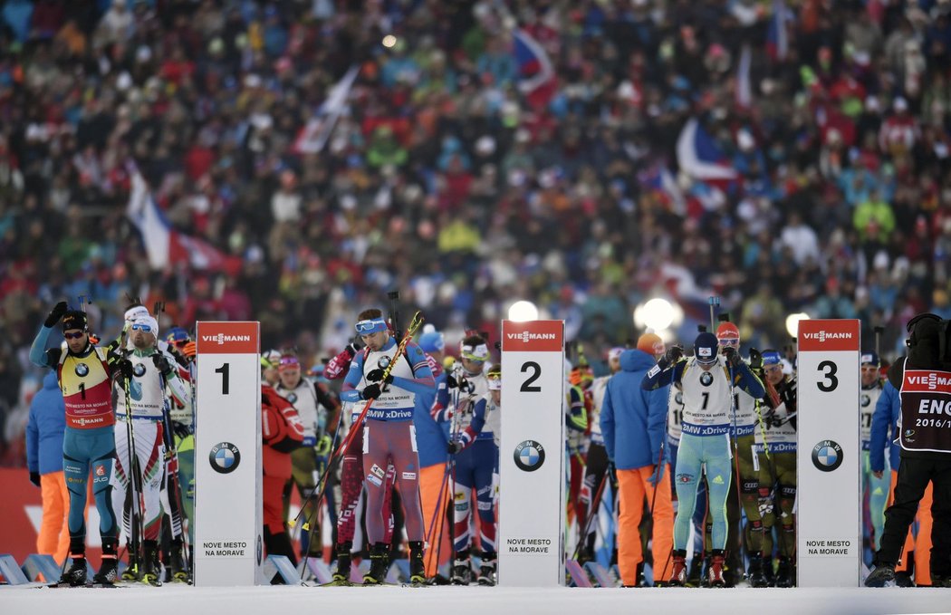 Start závodu stíhačky na 10 kilometrů