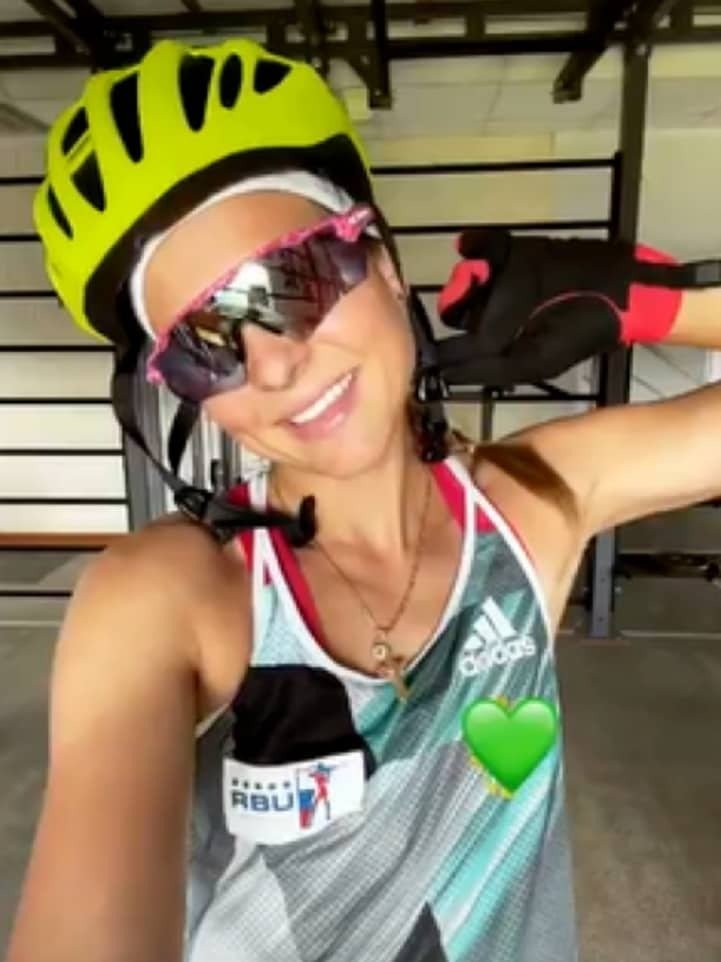 Biatlonistka Kateryna Behová v dresu Ruska