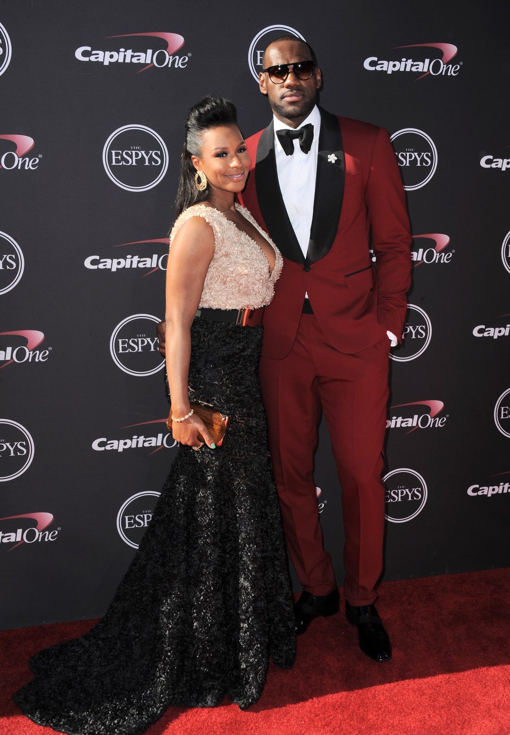 Nejlepší basketbalista současnosti LeBron James si na předávání cen ESPY vzal svou snoubenku Savannah Brinson