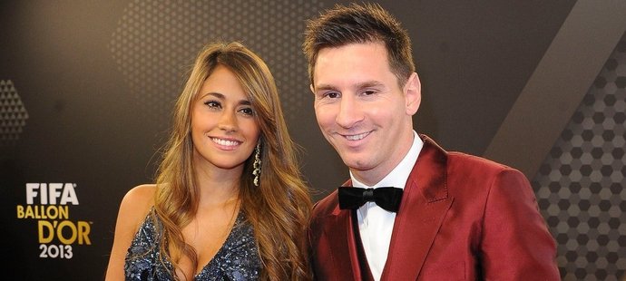Hvězdný pár Lionel Messi a Antonella Roccuzzová před slavnostním vyhlášením Zlatého míče za rok 2013