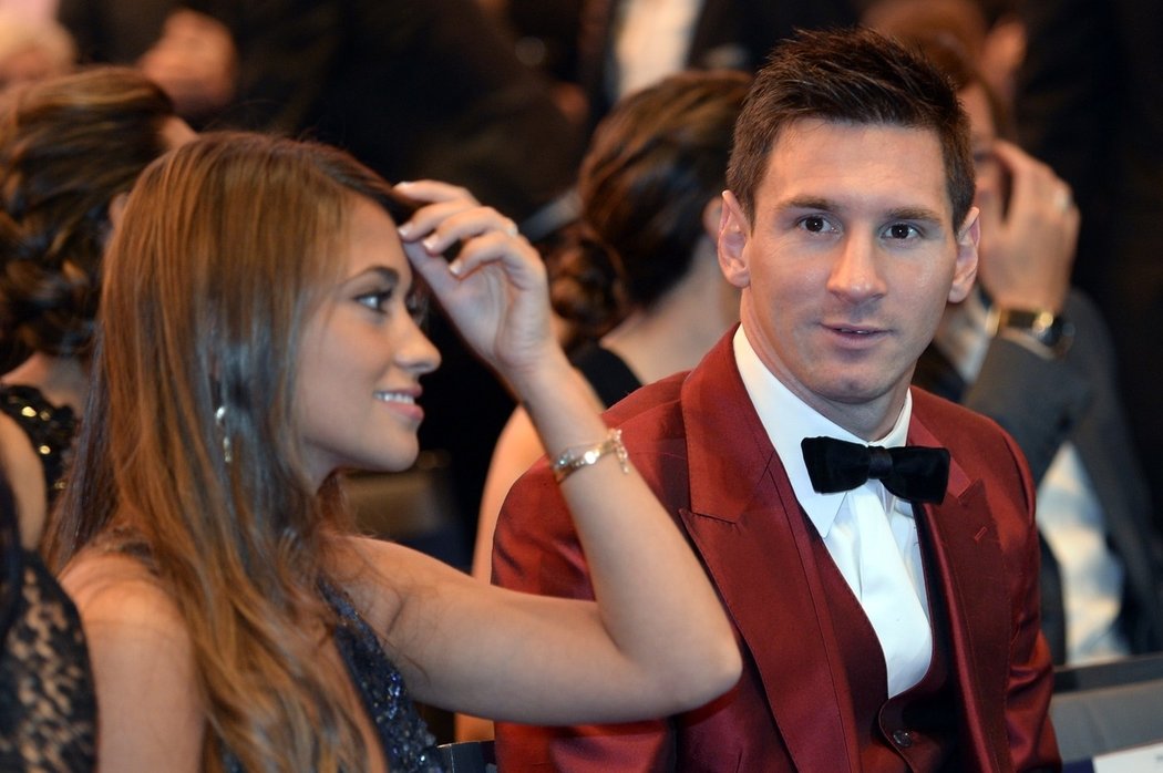 Hvězdný pár Lionel Messi a Antonella Roccuzzová během vyhlášení Zlatého míče za rok 2013