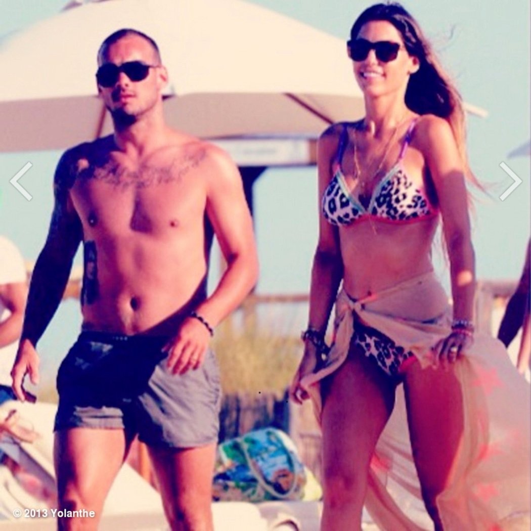 Pár snů. Fotbalista Wesley Sneijder a jeho sexy manželka Yolanthe
