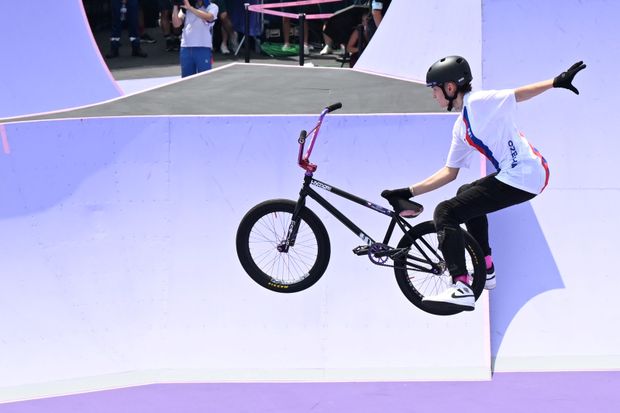 Iveta Miculyčová ve finálové jízdě freestyle BMX Iveta Miculyčová ve finálové jízdě freestyle BMX