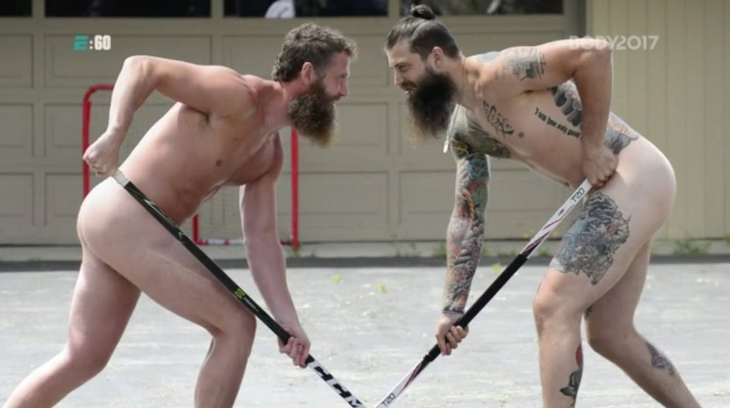 Hokejisté Joe Thornton a Brent Burns ukázali nahá těla.