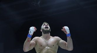 Japonsko oslňuje bijec z Moravy. "Denisa" chce do UFC rovnou pro pás