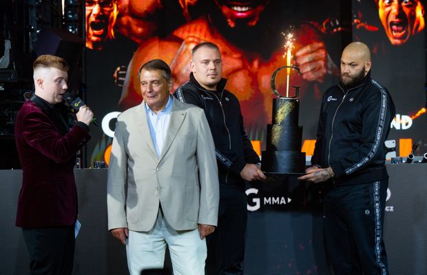 Na tiskové konferenci organizace G MMA se objevil také bývalý premiér Jiří Paroubek Na tiskové konferenci organizace G MMA se objevil také bývalý premiér Jiří Paroubek