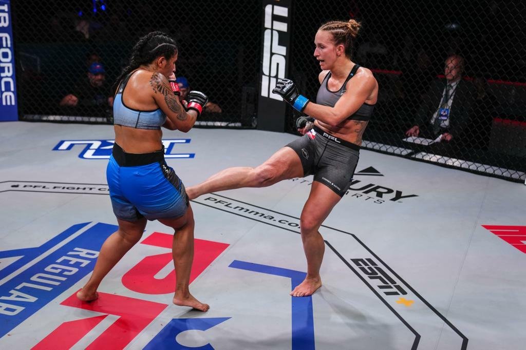 Martina Jindrová porazila v PFL veteránku UFC Vanessu Melovou