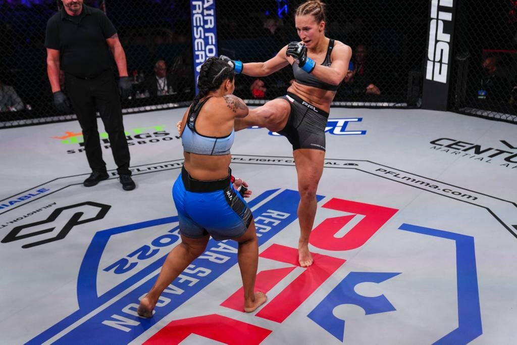 Martina Jindrová porazila v PFL veteránku UFC Vanessu Melovou