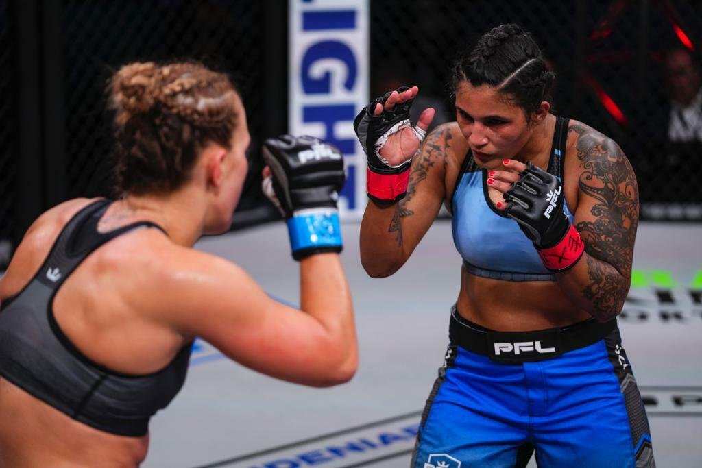 Martina Jindrová porazila v PFL veteránku UFC Vanessu Melovou