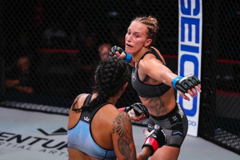 Martina Jindrová porazila v PFL veteránku UFC Vanessu Melovou