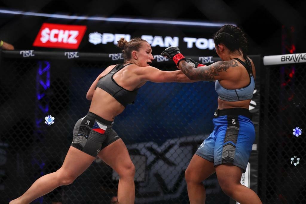 Martina Jindrová porazila v PFL veteránku UFC Vanessu Melovou