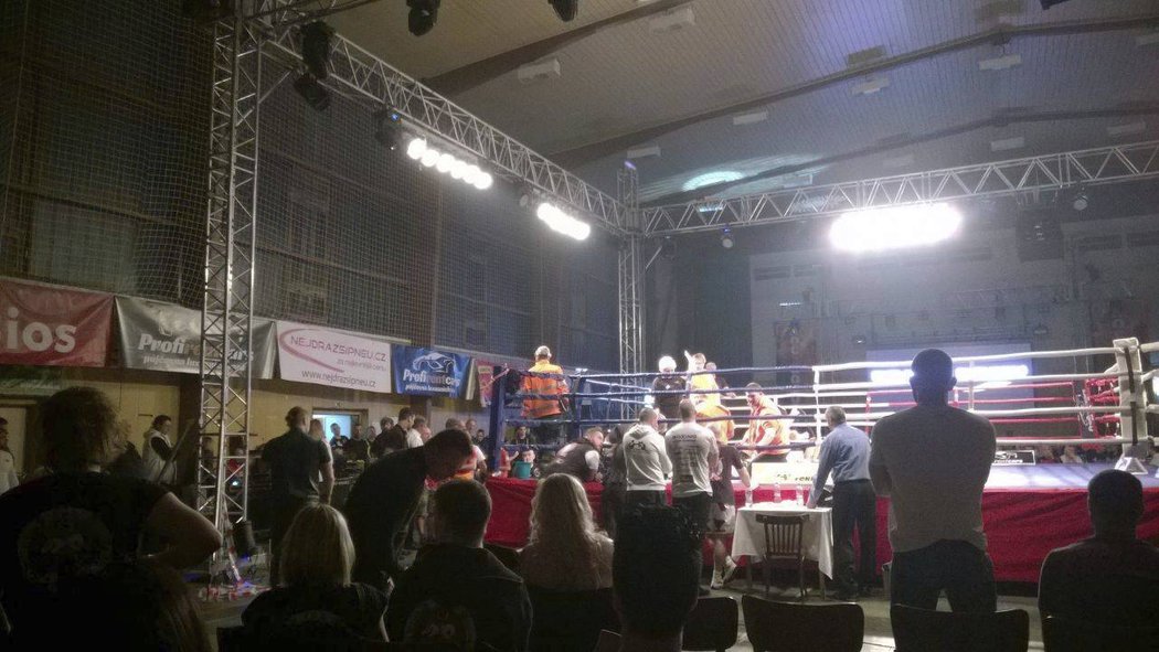 Thajboxera Kučáka resuscitovali záchranáři přímo v ringu