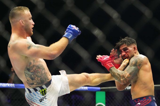 Největší šok v historii UFC? Gaethje v Bílém domě skolil neporaženého Topuriu Největší šok v historii UFC? Gaethje v Bílém domě skolil neporaženého Topuriu