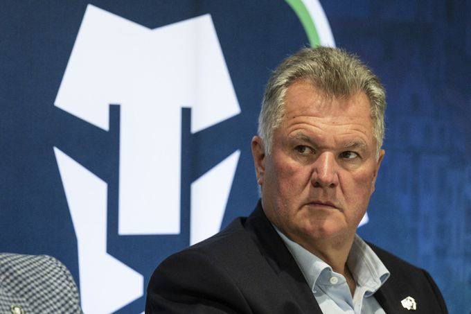 Šéf hokejové Boleslavi: Musíme sehnat miliardáře. Mzdy hráčů? Brečení nepomůže Šéf hokejové Boleslavi: Musíme sehnat miliardáře. Mzdy hráčů? Brečení nepomůže