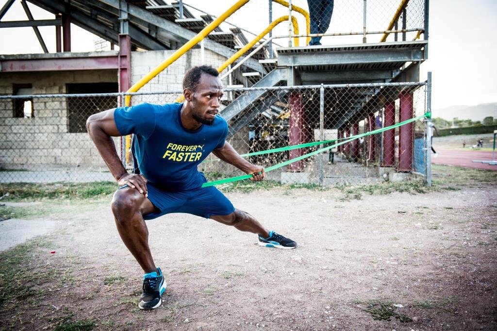 Dokument s názvem I am Bolt zachycuje nejrychlejšího muže světa při tréninku, cestách, závodech a relaxaci. 