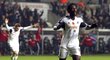 Bony Wilfried se raduje z gólu v dresu Swansea