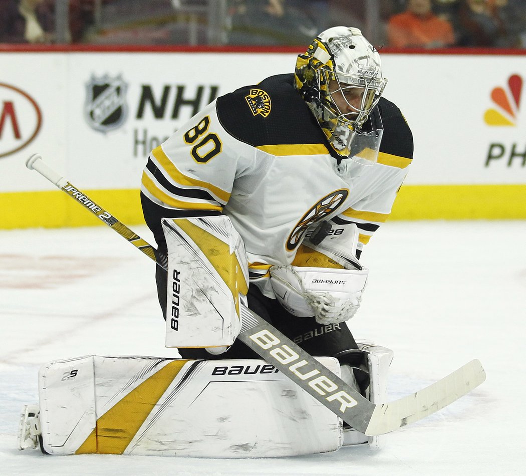 Daniel Vladař, který čeká na premiéru v NHL, ve skvěle rozehraném zápase při vedení Bruins 4:0 inkasoval třikrát mezi 49. a 52. minutou.