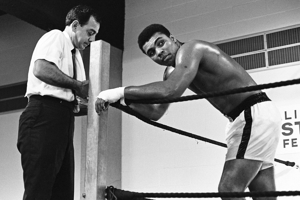 Muhammad Ali se svým trenérem Angelo Dundeem v roce 1967