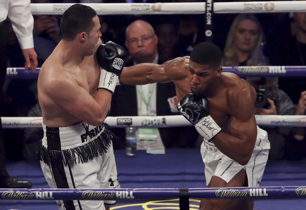 Anthony Joshua a Joseph Parker nabídli divákům dramatickou podívanou