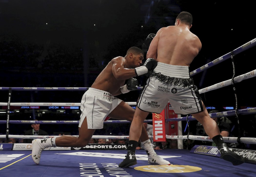 Anthony Joshua a Joseph Parker nabídli divákům dramatickou podívanou