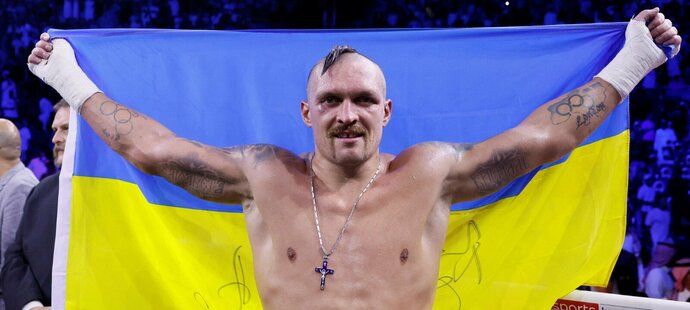 Ukrajinský boxer Oleksandr Usyk zůstává mistrem světa v těžké váze organizací WBA, WBO, IBF a IBO