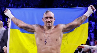 Hvězdný ukrajinský boxer Usyk se vrátil domů: Rusové se tam pěkně vyřádili!