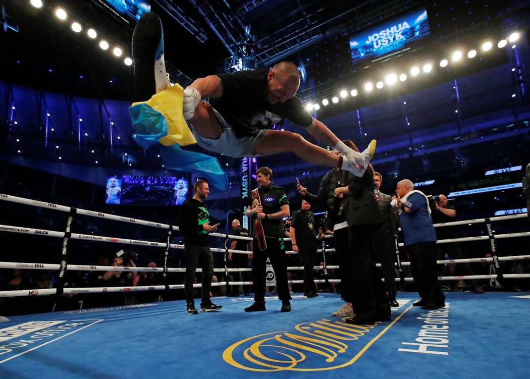 Oleksandr Usyk si triumf nad Anthonym Joshuou náležitě užíval