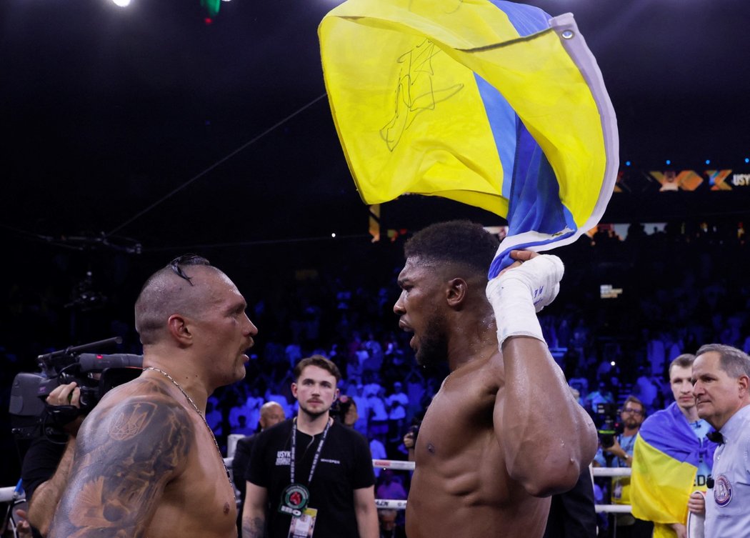 Ukrajinský boxer Oleksandr Usyk zůstává mistrem světa v těžké váze organizací WBA, WBO, IBF a IBO