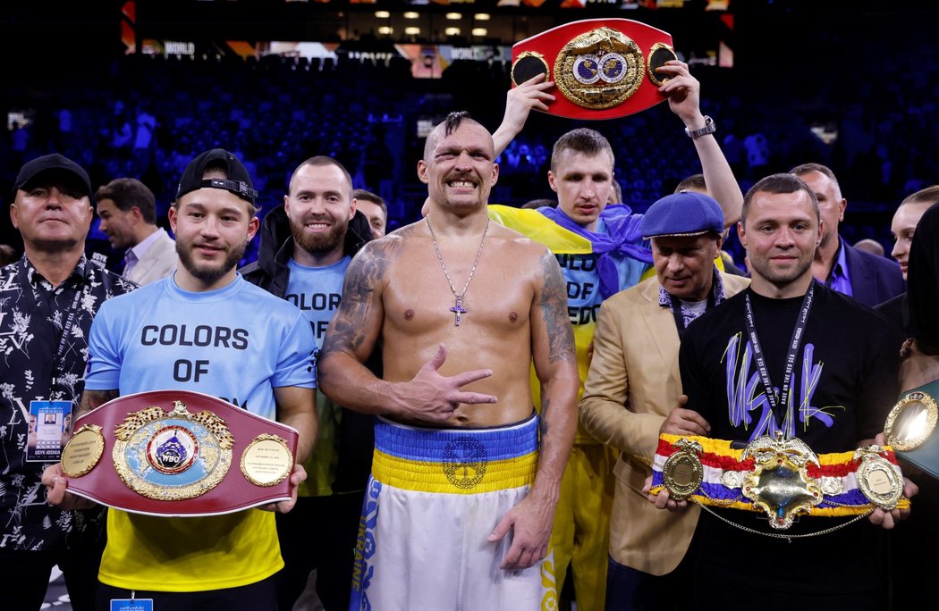 Ukrajinský boxer Oleksandr Usyk zůstává mistrem světa v těžké váze organizací WBA, WBO, IBF a IBO