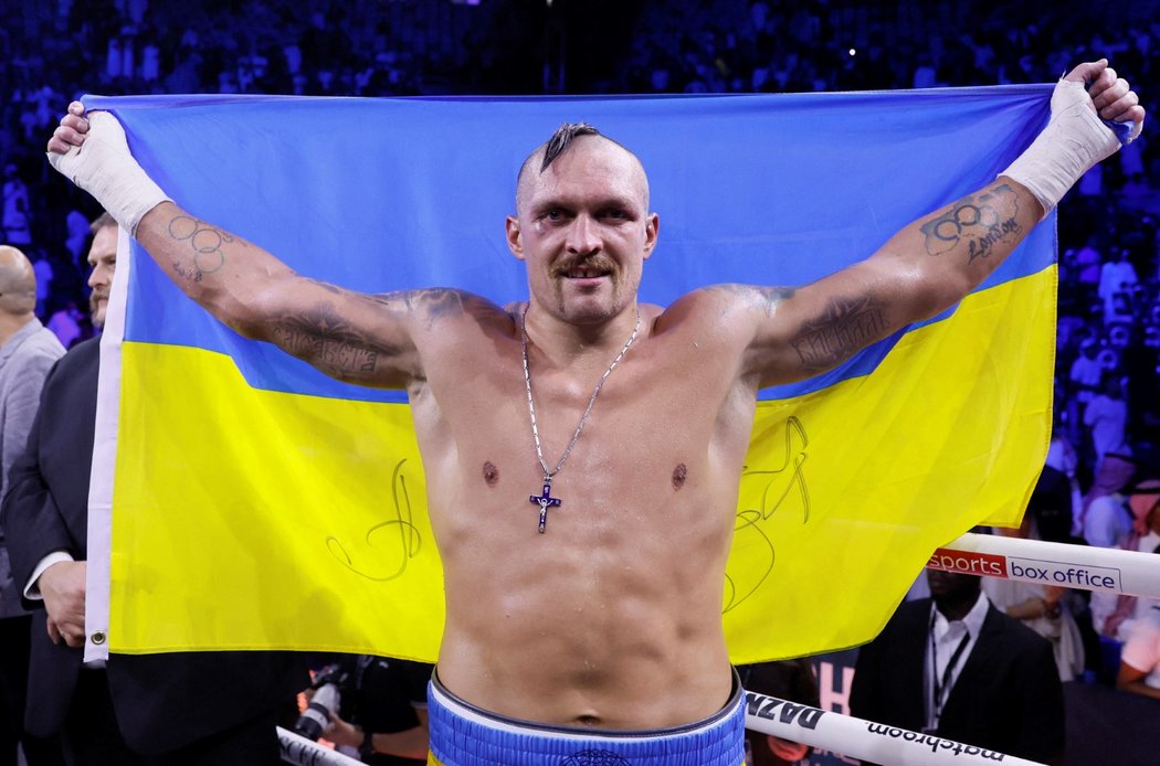 Ukrajinský boxer Oleksandr Usyk zůstává mistrem světa v těžké váze organizací WBA, WBO, IBF a IBO