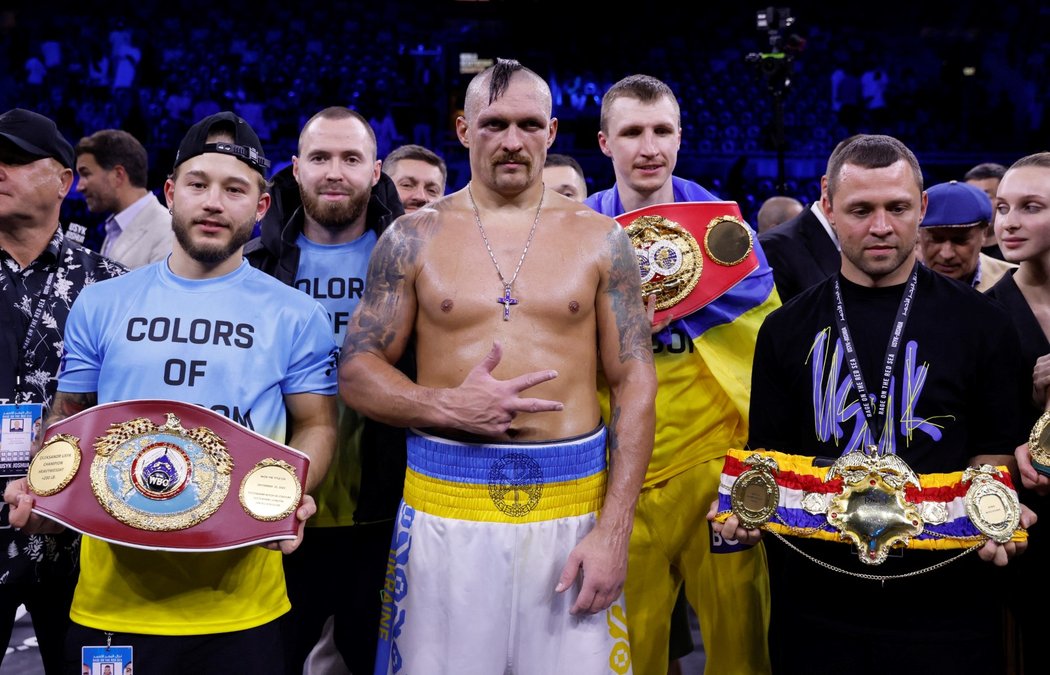 Ukrajinský boxer Oleksandr Usyk zůstává mistrem světa v těžké váze organizací WBA, WBO, IBF a IBO