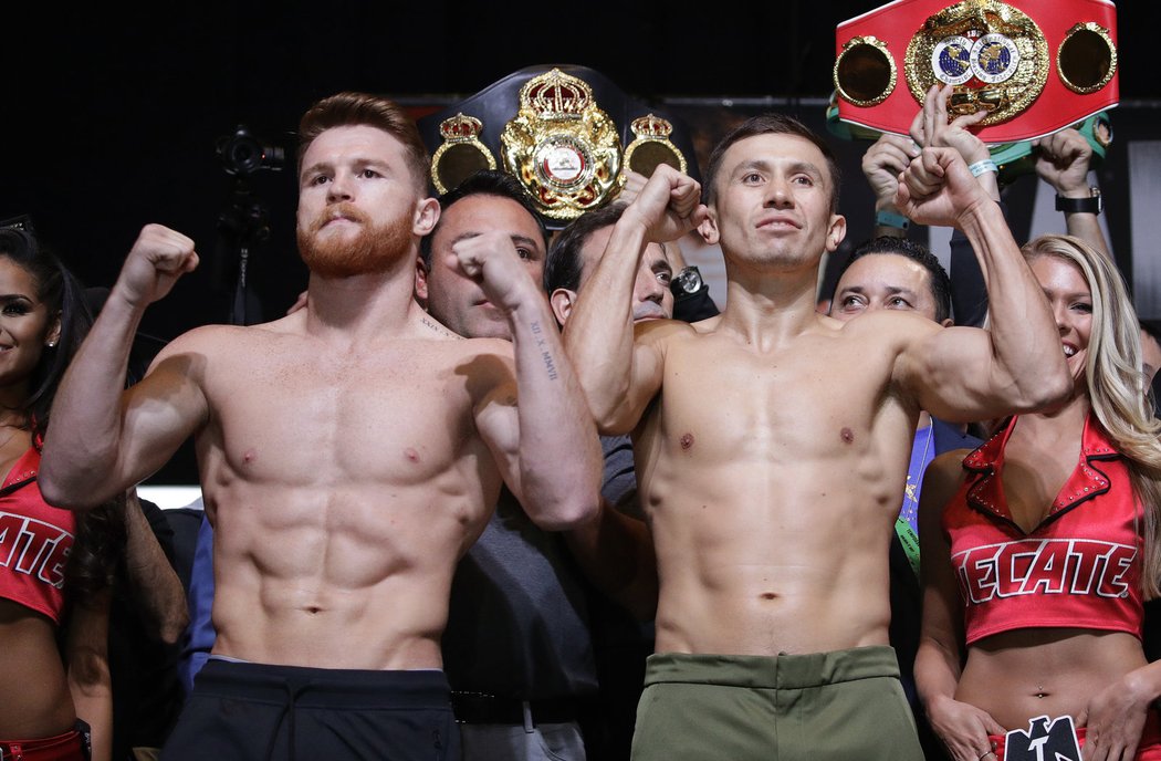 Canelo Alvarez (vlevo) s Genadijem Golovkinem před vzájemným soubojem