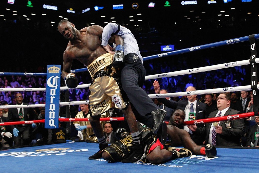 Konec za 179 vteřin! Deontay Wilder poslal soupeře bleskově k zemi a slaví