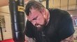 186kilový Eddie Hall pilně trénuje na boxerské klání s Thorem Björnssonem
