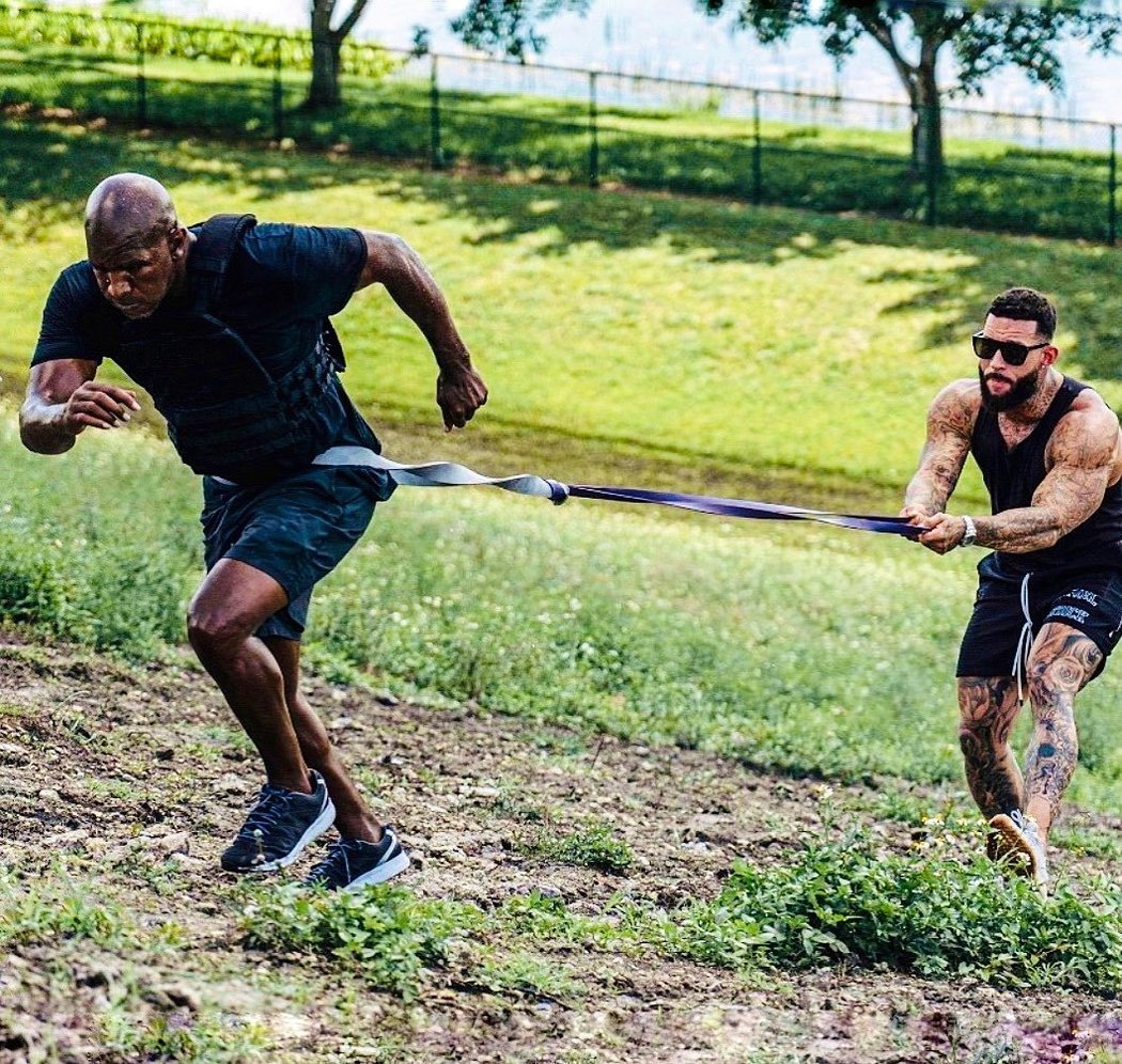 58letý Evander Holyfield je stále v perfektní formě