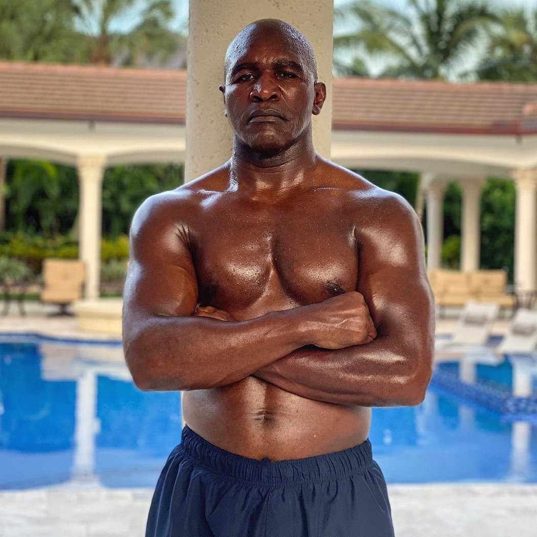 58letý Evander Holyfield je stále v perfektní formě