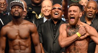 Naváženo! McGregor se pustil do Mayweathera: Vypadá jako psí h*vno