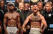 Conor McGregor se na vážení pustil do Floyda Mayweathera