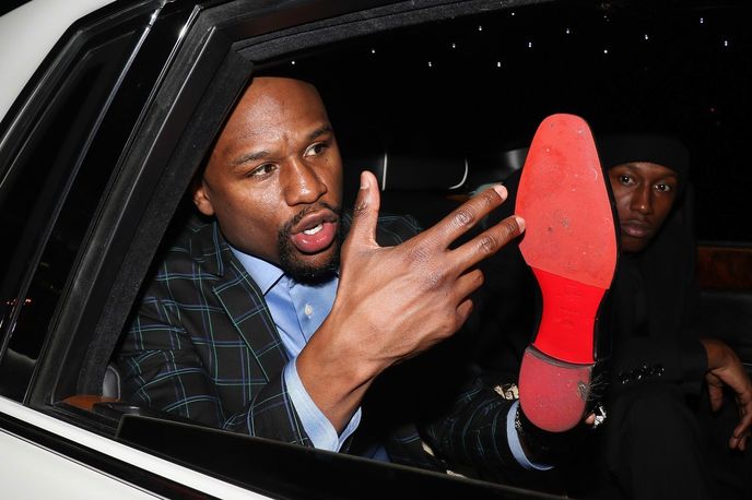 Floyd Mayweather si oslavu svých čtyřicátin užíval, později ale zjistil, že mu zatím vykradli dům. Floyd Mayweather si oslavu svých čtyřicátin užíval, později ale zjistil, že mu zatím vykradli dům.