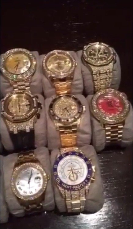 Floyd Mayweather je majitelem obrovské sbírky luxusních hodinek.
