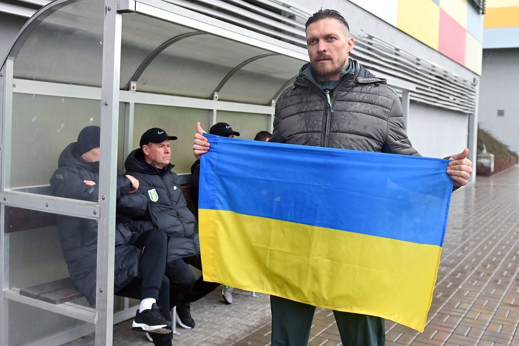 Hvězdný boxer Oleksandr Usyk trénoval v Hradci s fotbalovým týmem Žytomyru