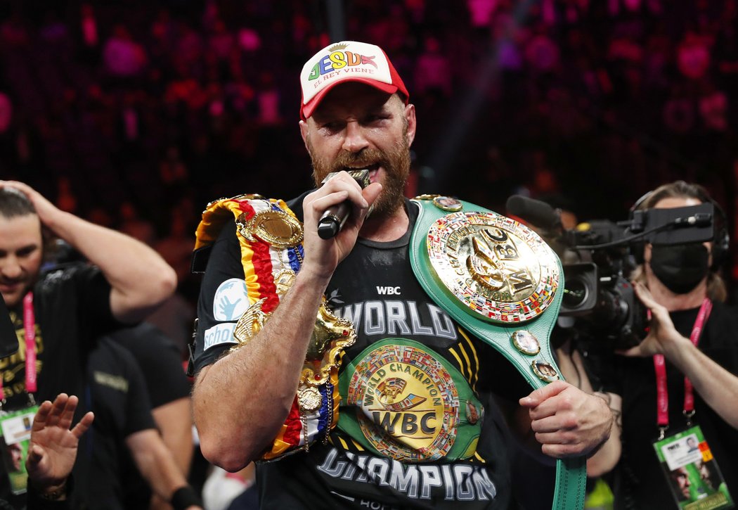 Tyson Fury obhájil pás šampiona těžké váhy organizace WBC