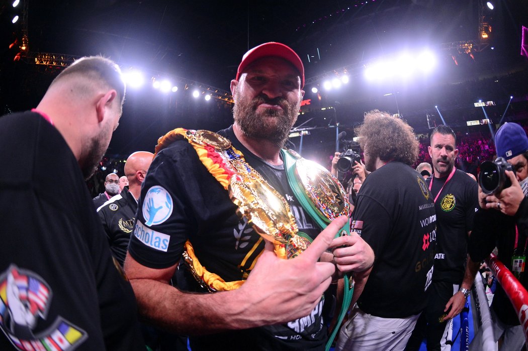 Tyson Fury obhájil pás šampiona těžké váhy organizace WBC