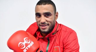 Skandál v Riu! Marocký boxer den před zápasem osahával Brazilky, skončil za mřížemi