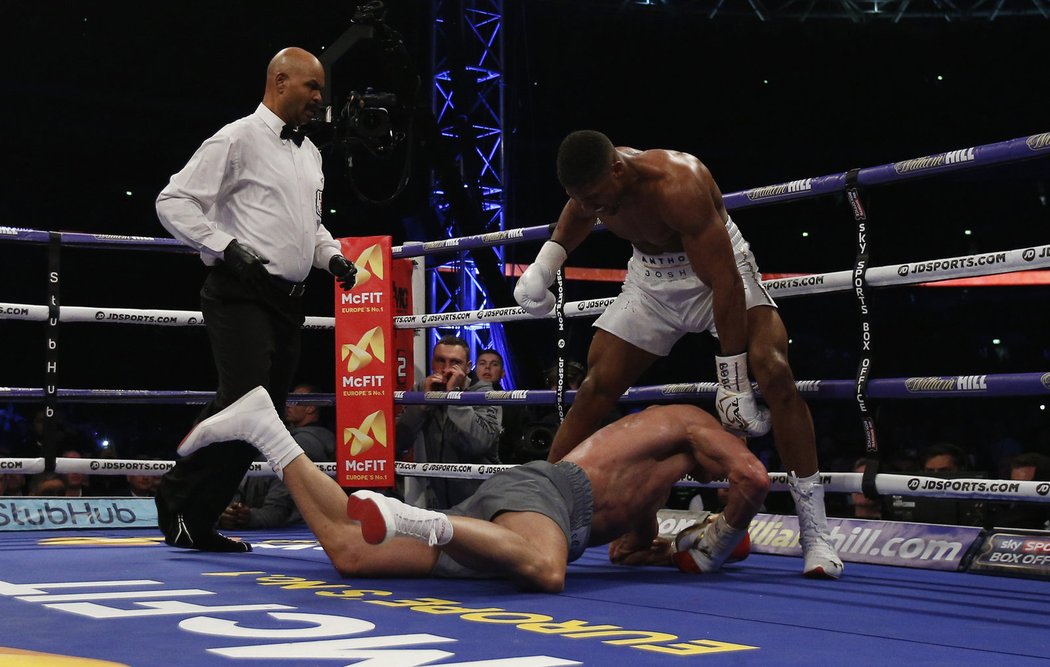 Anthony Joshua poslal Klička několikrát k zemi