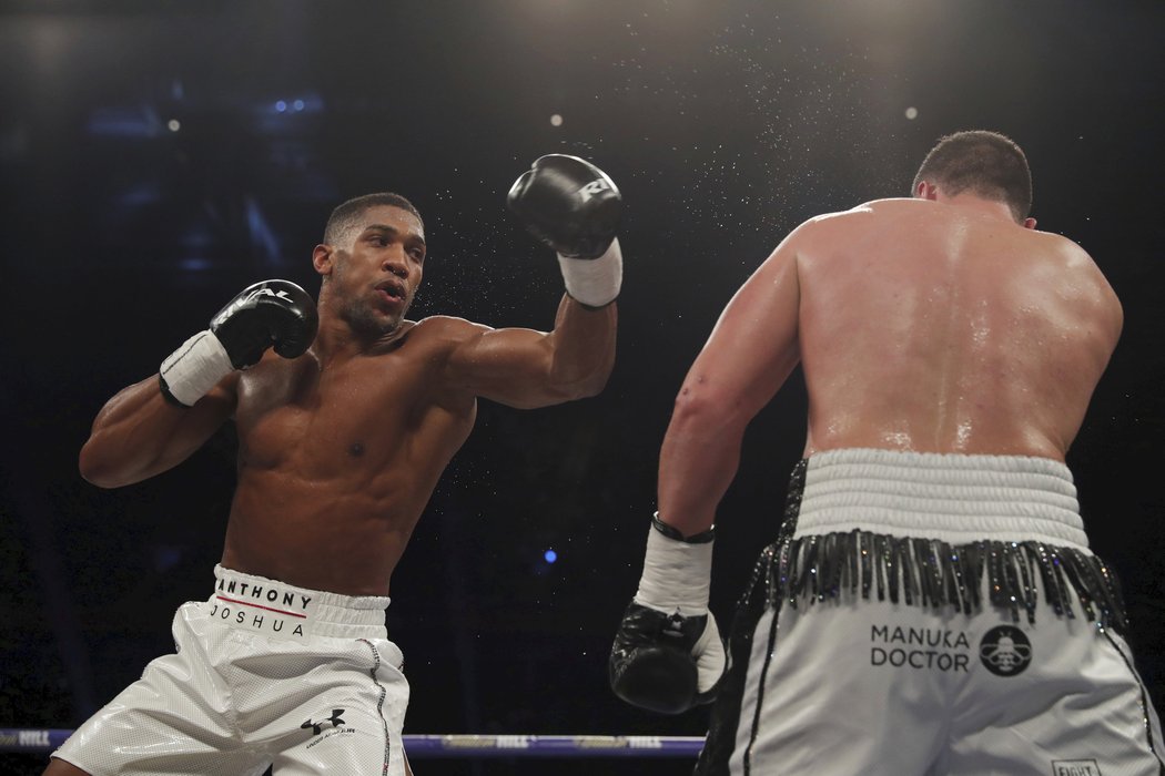 Anthony Joshua a Joseph Parker nabídli fanouškům dramatickou podívanou