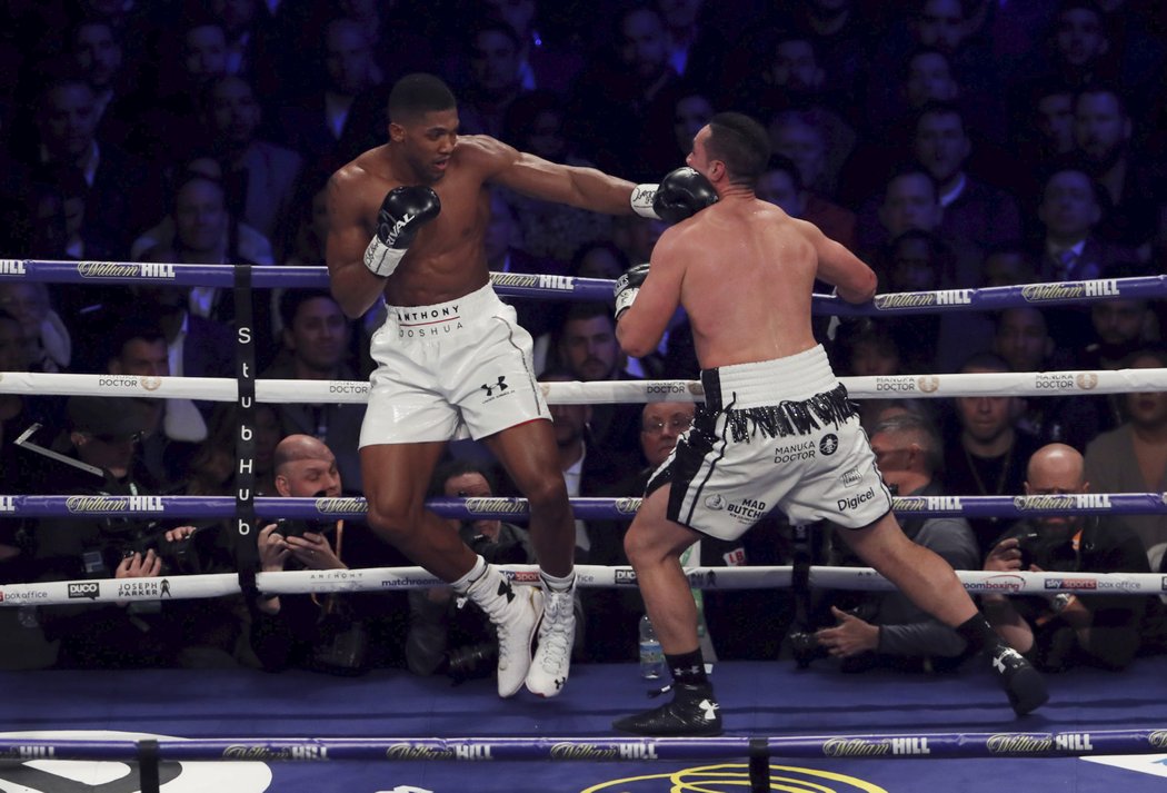 Anthony Joshua a Joseph Parker nabídli fanouškům dramatickou podívanou