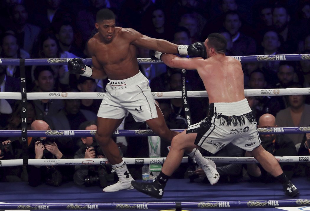 Anthony Joshua a Joseph Parker nabídli fanouškům dramatickou podívanou