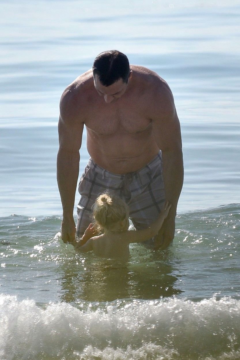 Vladimir Kličko vyrazil na pláž v Miami ve společnosti malé dcerky Kayi.