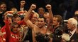Vítěz! Ukrajinský boxer Vladimir Kličko porazil v souboji o titul mistra světa v těžké váze Brita Davida Haye na body